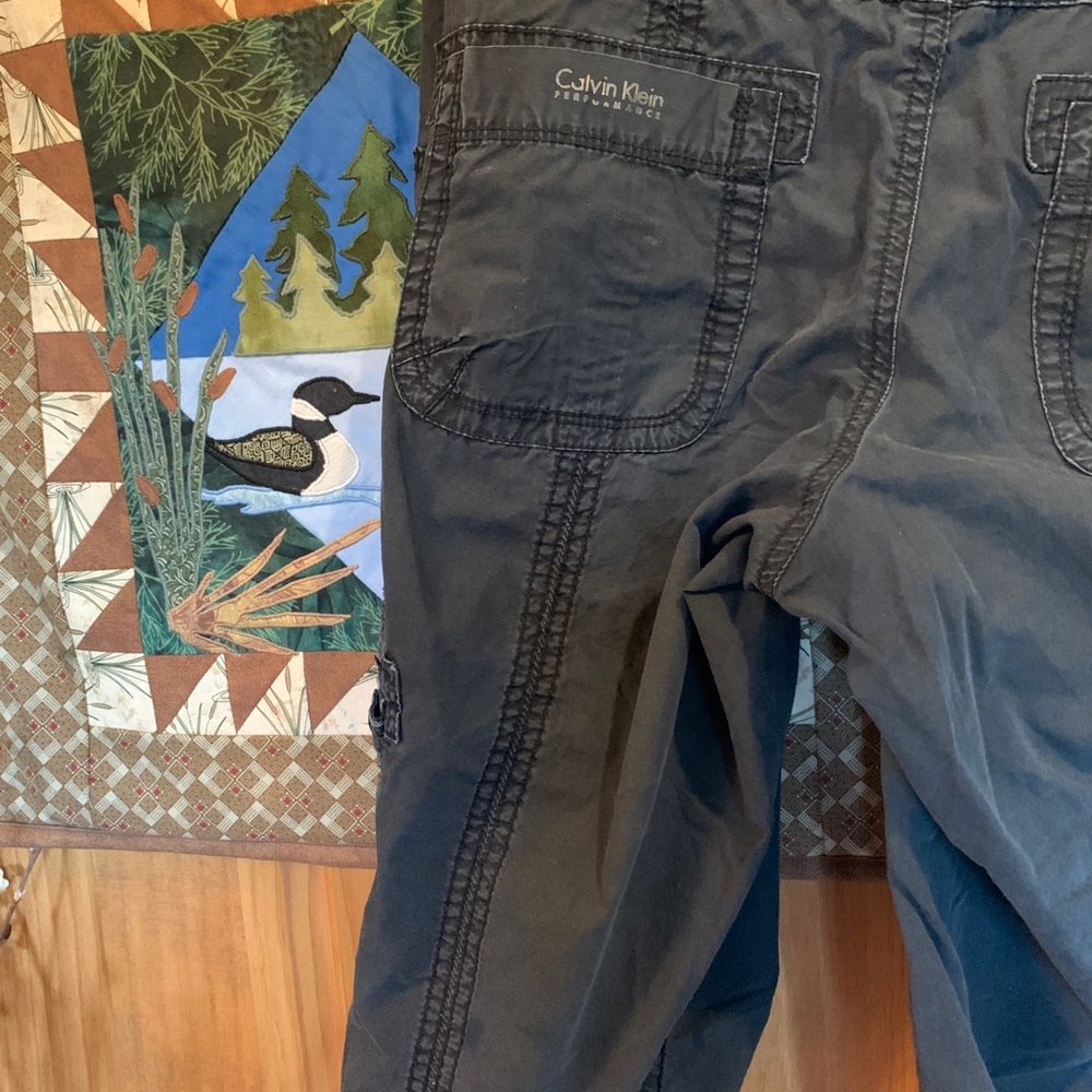 🌱Calvin Klein black cargo capri’s